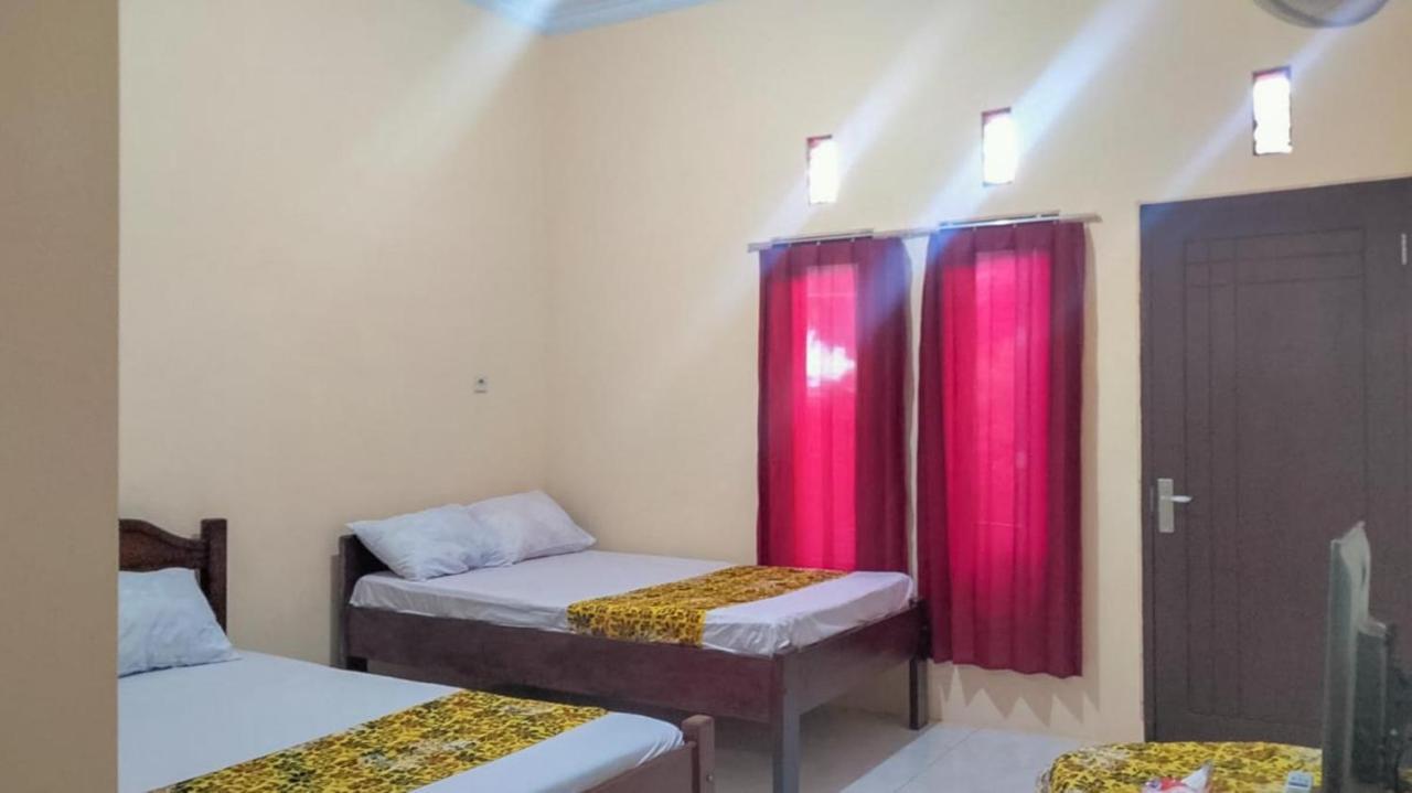 Zulfina Homestay Syariah Mitra Reddoorz บันยูวังงี ภายนอก รูปภาพ