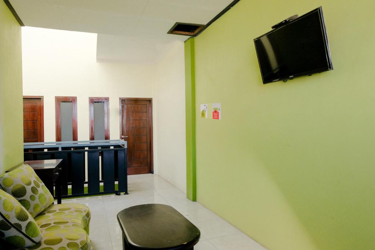 Zulfina Homestay Syariah Mitra Reddoorz บันยูวังงี ภายนอก รูปภาพ