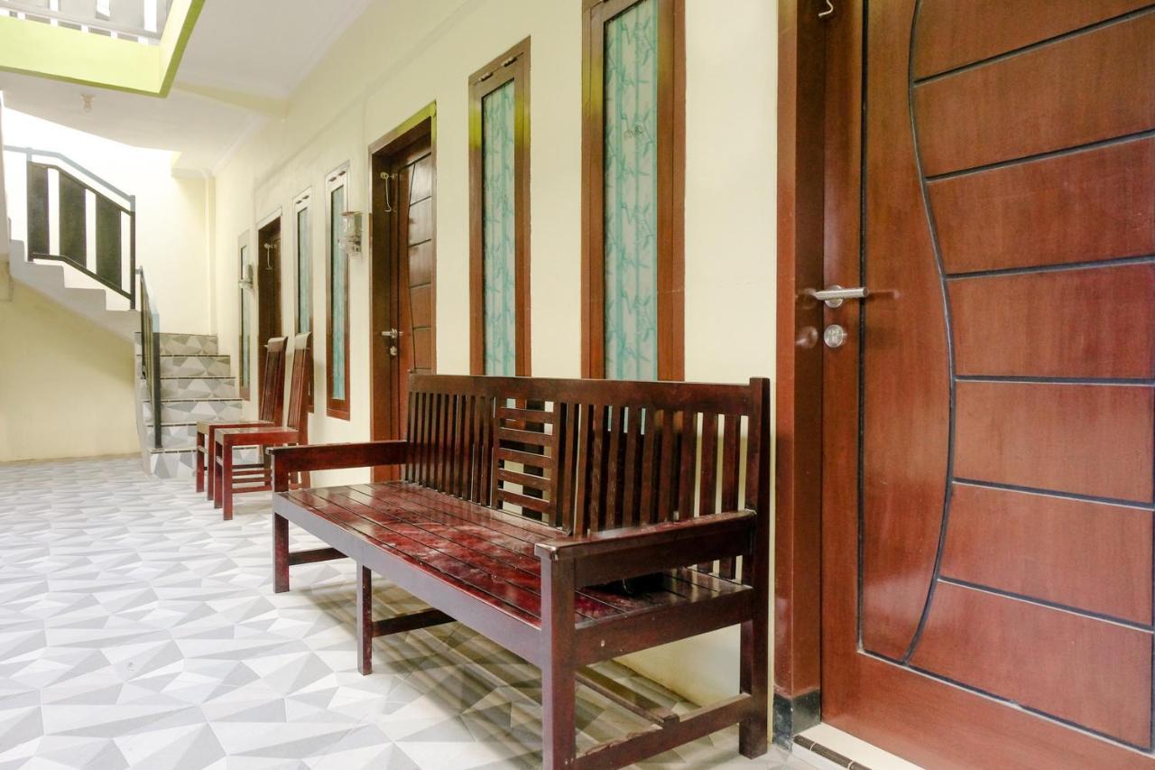 Zulfina Homestay Syariah Mitra Reddoorz บันยูวังงี ภายนอก รูปภาพ