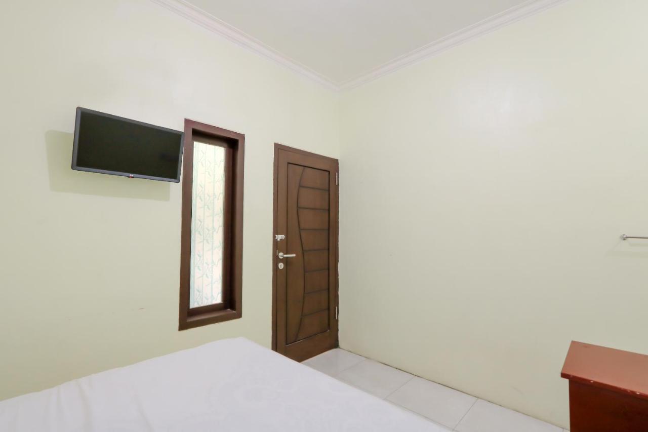 Zulfina Homestay Syariah Mitra Reddoorz บันยูวังงี ภายนอก รูปภาพ