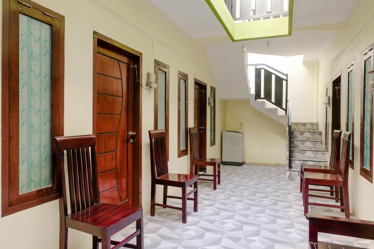 Zulfina Homestay Syariah Mitra Reddoorz บันยูวังงี ภายนอก รูปภาพ