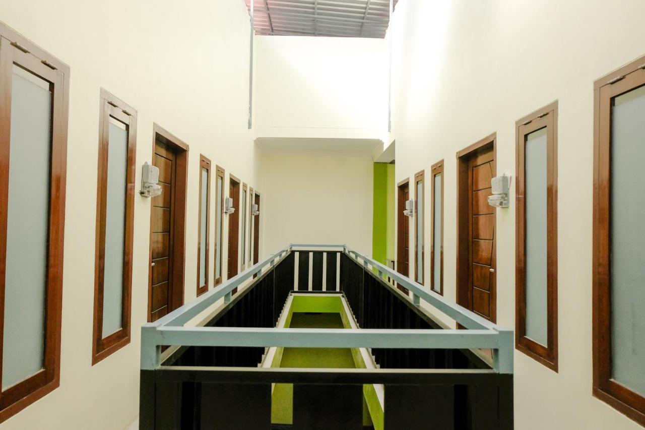 Zulfina Homestay Syariah Mitra Reddoorz บันยูวังงี ภายนอก รูปภาพ